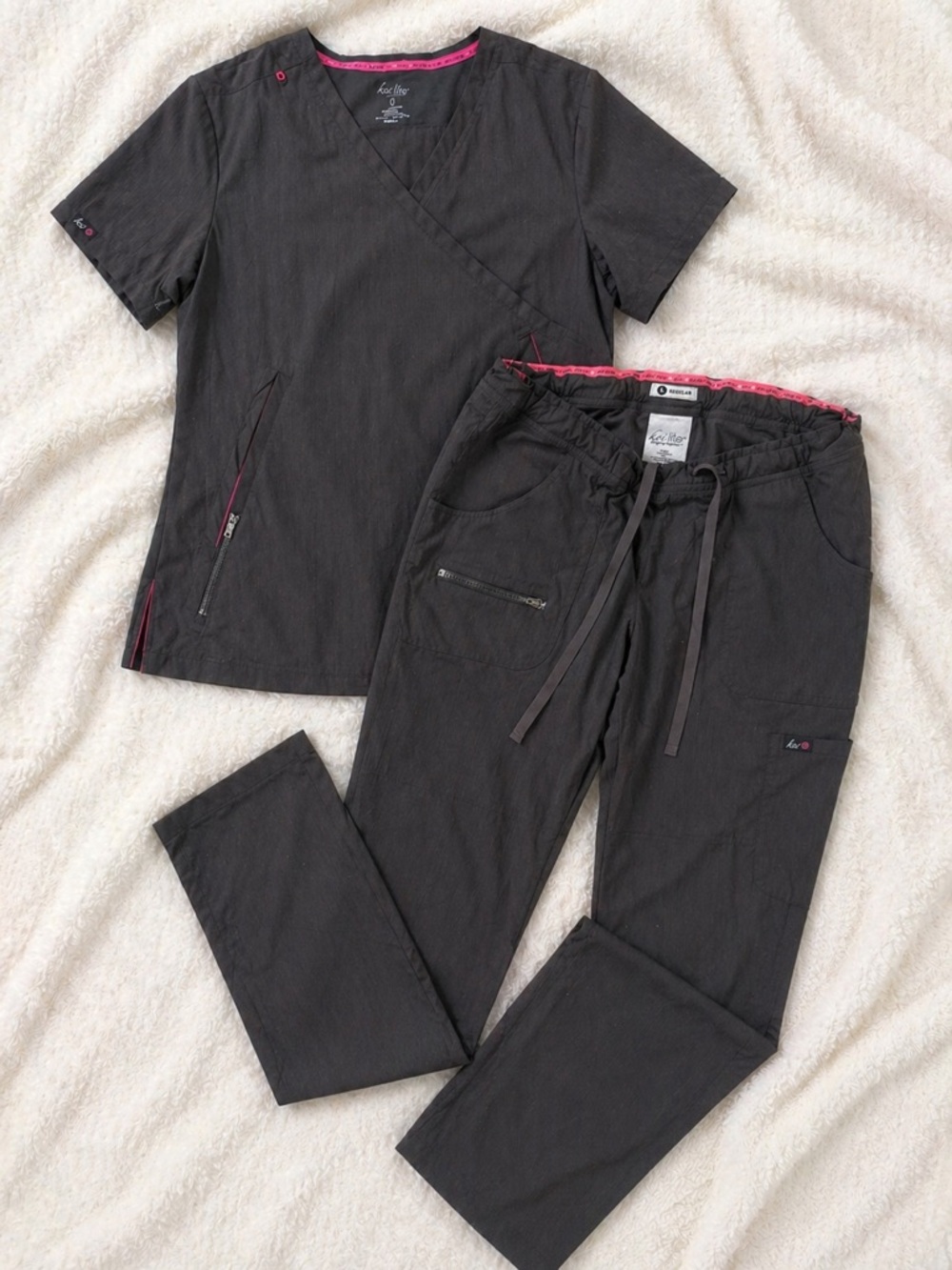 Title:
Koi Lite Gray Scrub Set Women’s Matching Top & Pants Pink Trim